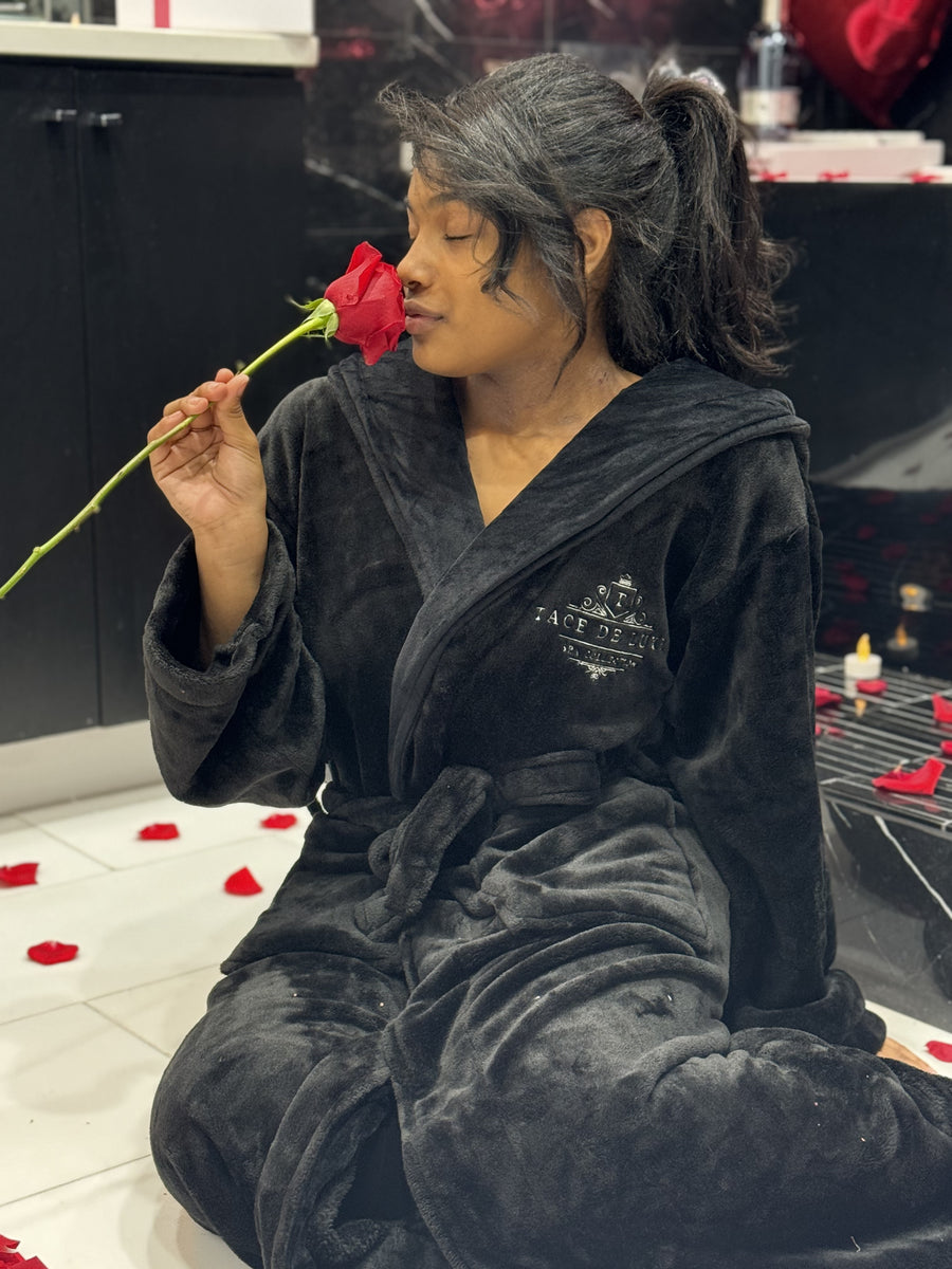 Signature Plush Robe: Elegance Meets Comfort